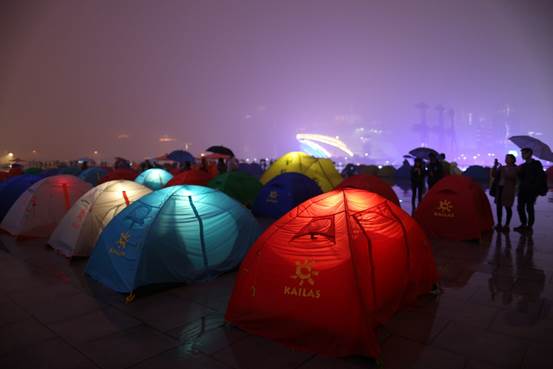 凯乐石图：夜幕下的帐篷群像