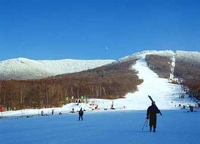 朱雀山滑雪场风景图
