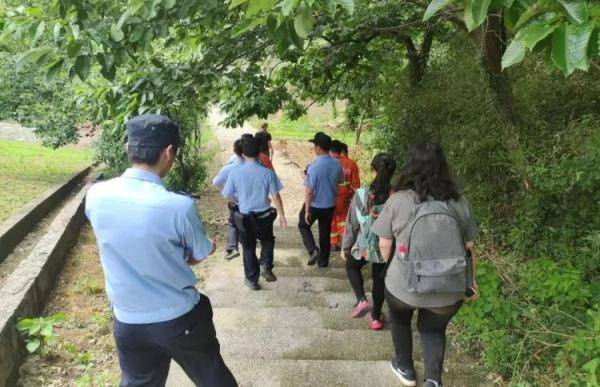  女驴友杭州午潮山山野迷路 志愿者“活地图”快速救援成功