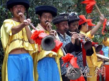 仡佬族婚俗:盘郎和过门要换三双鞋