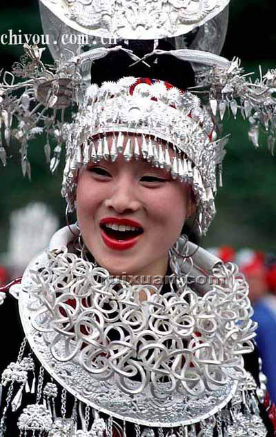 布朗族婚俗:偷女婿和偷新娘