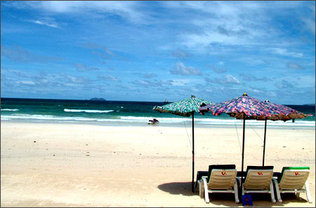 芭堤亚：在欲望下舞蹈