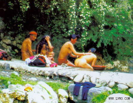 摩梭风俗:古老神圣的男女共浴习俗(图)