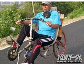 古稀老人改装躺骑自行车
