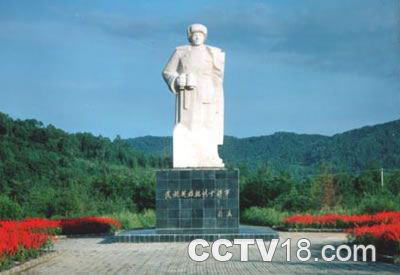 杨靖宇烈士雕像