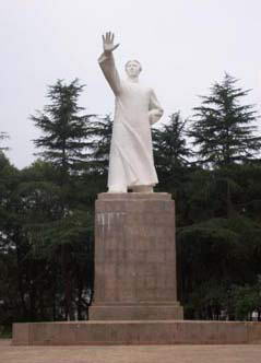 毛泽东青年时代塑像