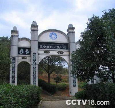 “龙潭抗日阵亡将士陵园”