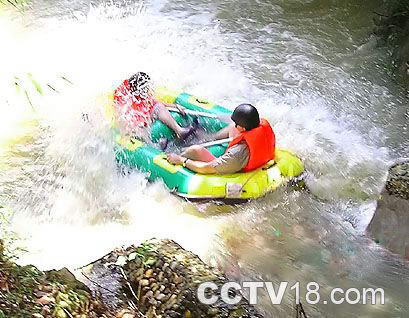 丛林瀑布谷漂流