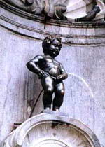 小于连撒尿雕像