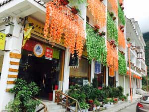 海螺沟一念时光国际青年旅舍