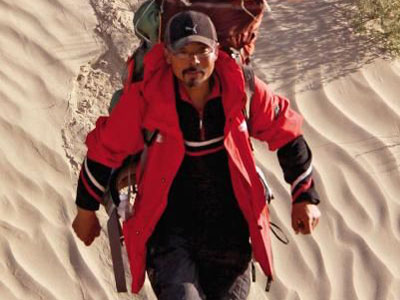 徒步牛人雷殿生