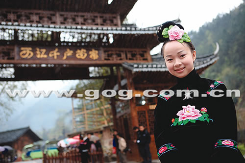 26岁旅游局长身穿苗族服装走红网络(图)