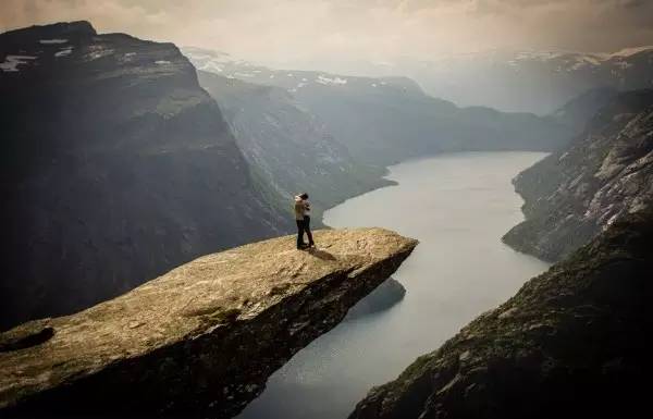 2015年最让人感动的20个旅行瞬间 你记住了几个？