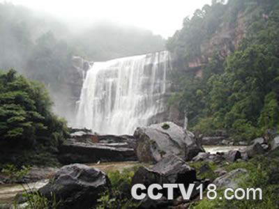 赤水十丈洞瀑布群风景图