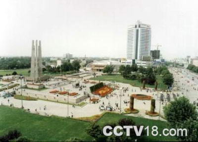 抗震纪念碑广场风景图