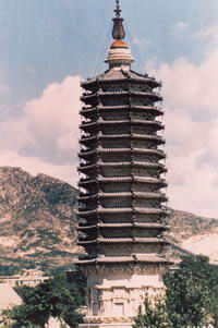 源影寺塔风景图