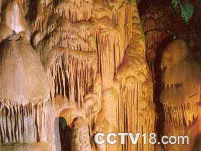 官马溶洞风景图